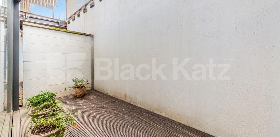 			2 BED 2 BATH + TERRACE!, 2 Bedroom, 1 bath, 1 reception Flat			 Rochester Place, CAMDEN